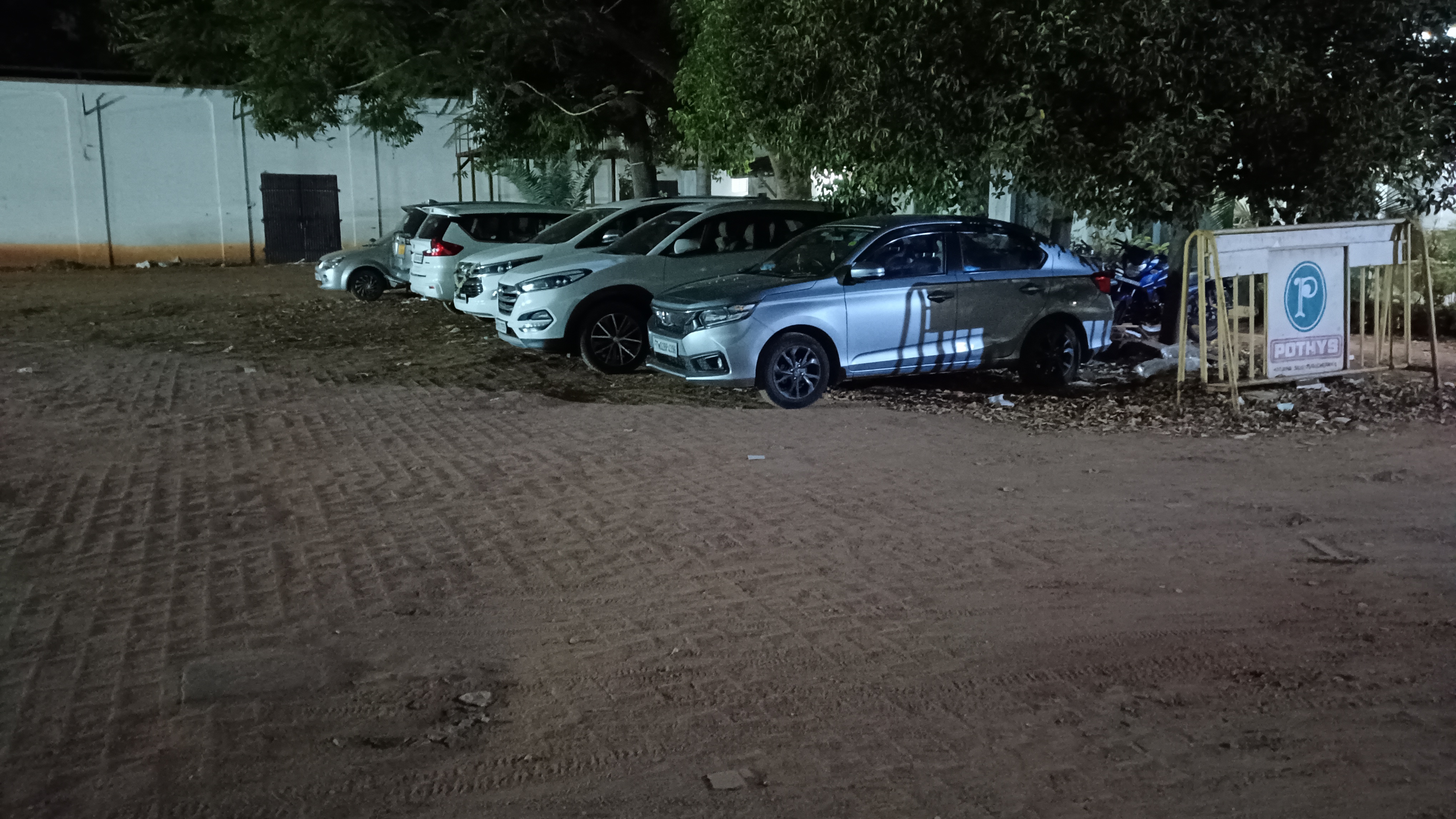 Hotel Parking